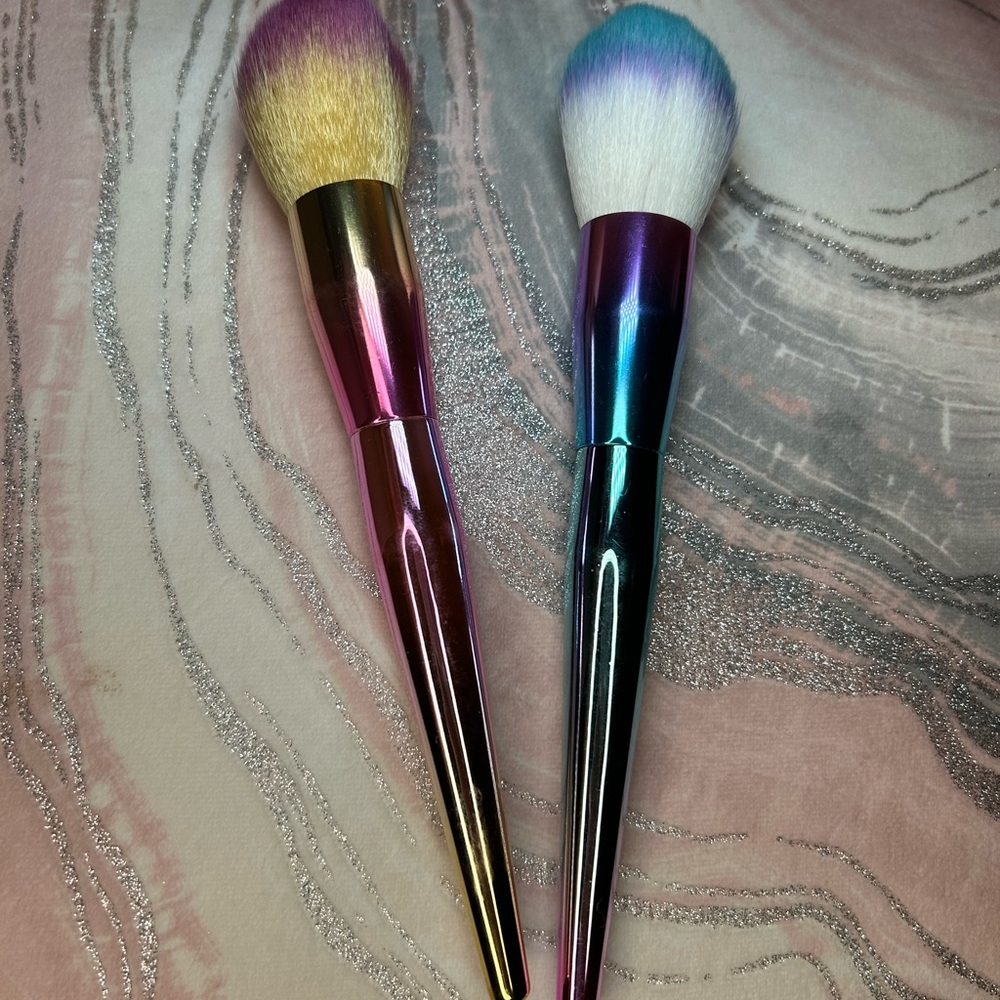 Makeup brushes